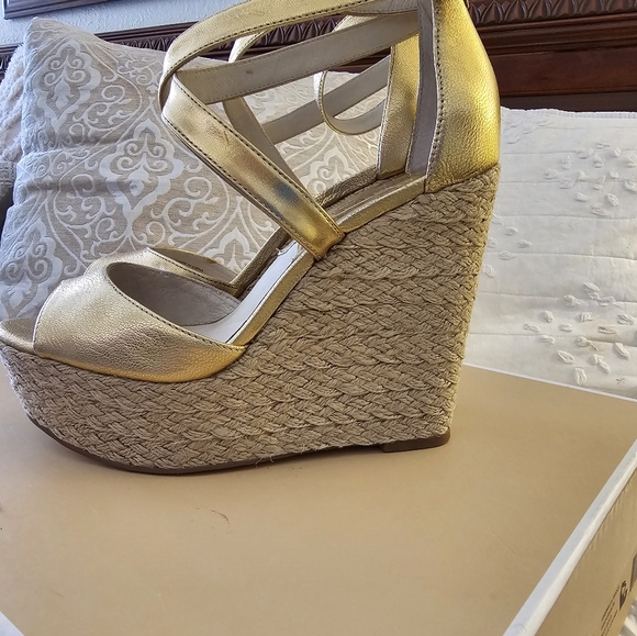 Michael Kors Gabriella Wedge - Picture 11 of 13